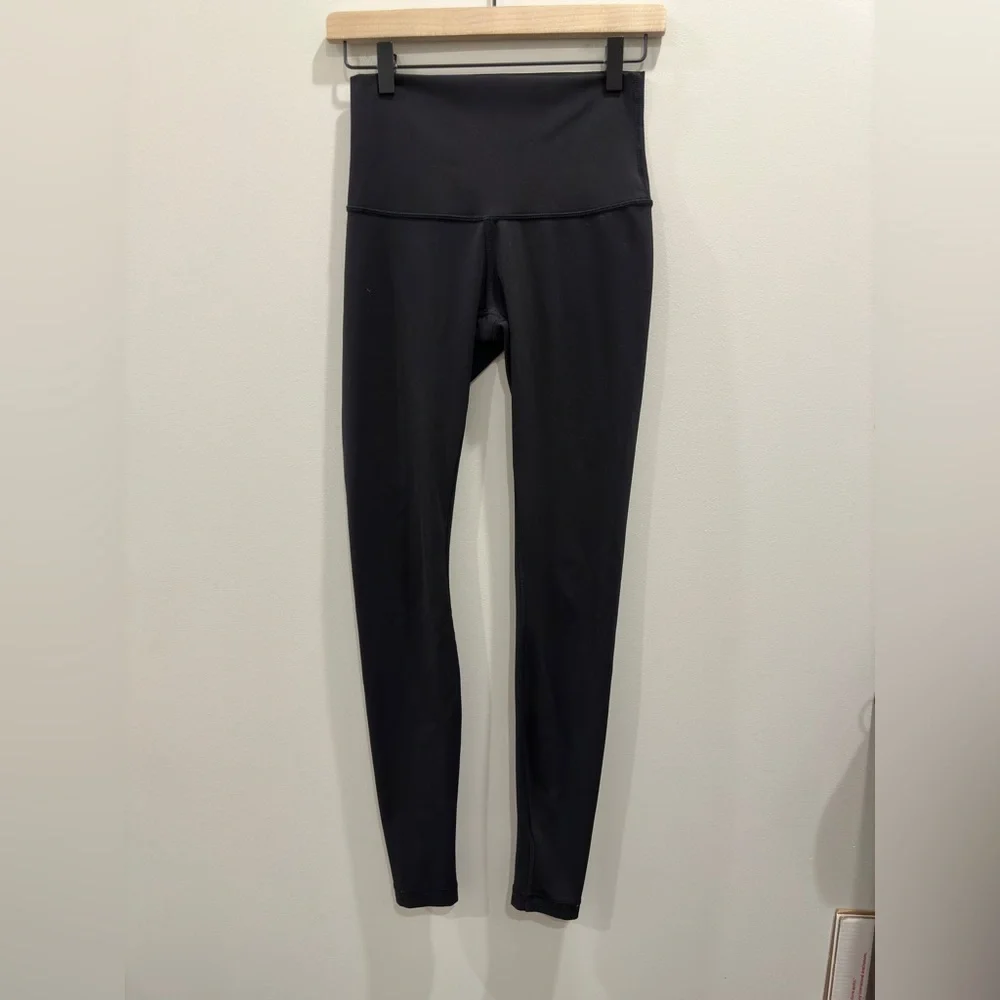 Lululemon Wunder Under High-Rise Tight 28" (size 6) - Picture 3 of 5